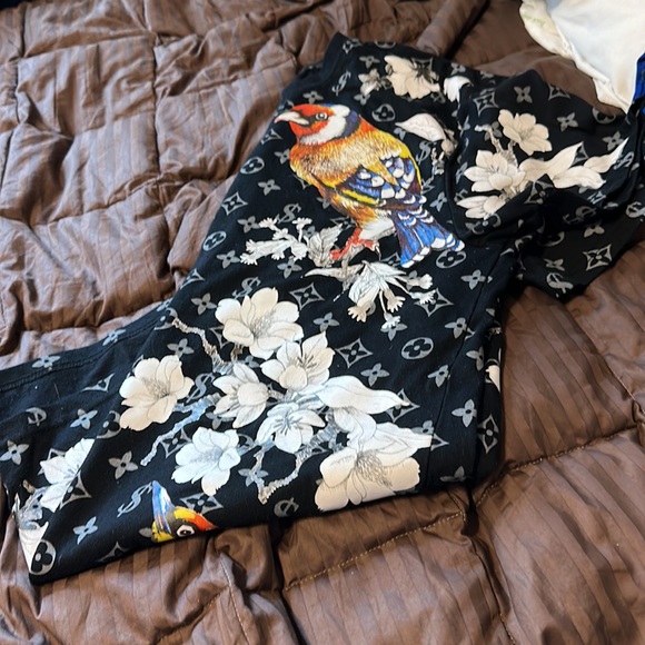 This is a Large Black Tee KRISP - Picture 6 of 6